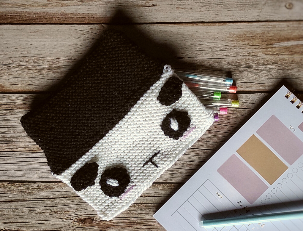 Come fare a maglia un astuccio a forma di panda