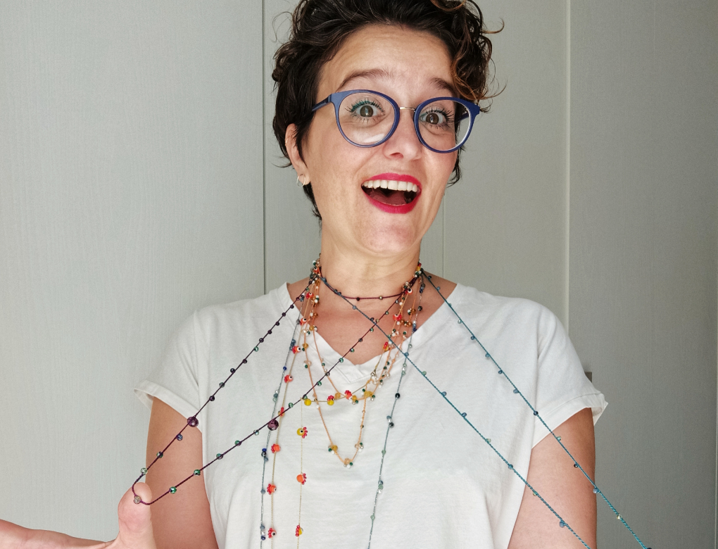 Come realizzare una collana ad uncinetto con perline