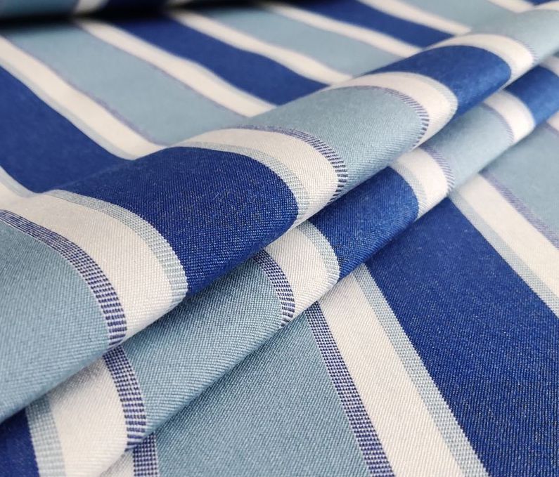 Tessuto arredo per esterni a righe blu e azzurre